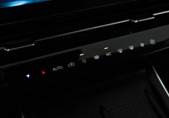 Подержанный автомобиль Omoda C5 2023 года (18 фото)