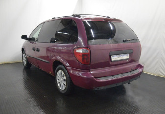 Подержанный автомобиль Chrysler Voyager 2002 года (7 фото)