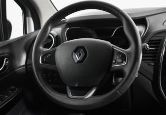Подержанный автомобиль Renault Kaptur 2017 года (14 фото)