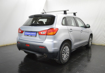 Подержанный автомобиль Mitsubishi ASX 2010 года (5 фото)