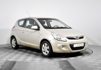 Подержанный автомобиль Hyundai i20 2010 года (3 фото)