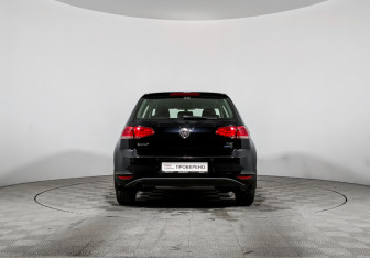 Подержанный автомобиль Volkswagen Golf Hatchback 2014 года (6 фото)