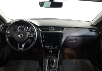 Подержанный автомобиль Skoda Octavia Liftback 2018 года (9 фото)