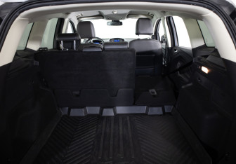 Подержанный автомобиль Ford Kuga 2013 года (23 фото)