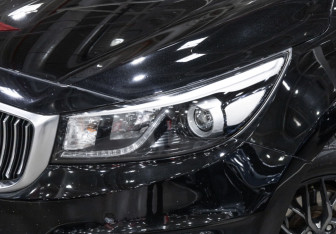 Подержанный автомобиль Kia Carnival 2017 года (2 фото)