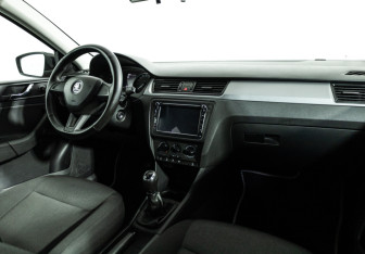 Подержанный автомобиль Skoda Rapid Liftback 2017 года (9 фото)