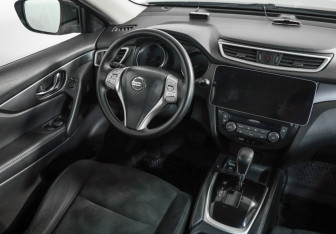 Подержанный автомобиль Nissan X-Trail 2016 года (9 фото)