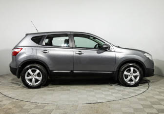 Подержанный автомобиль Nissan Qashqai 2012 года (4 фото)