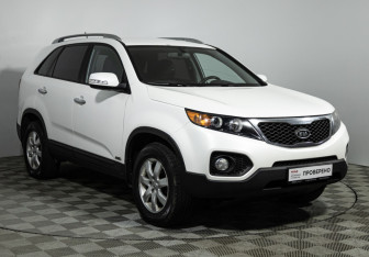 Подержанный автомобиль Kia Sorento 2012 года (3 фото)
