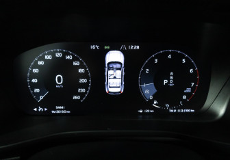 Подержанный автомобиль Volvo XC40 2021 года (12 фото)