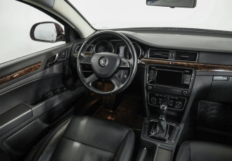 Подержанный автомобиль Skoda Superb Liftback 2014 года (9 фото)