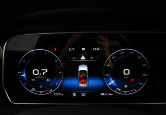 Подержанный автомобиль Hongqi HS5 2023 года (22 фото)