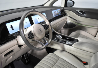 Подержанный автомобиль Voyah Dream 2023 года (9 фото)