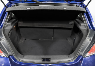 Подержанный автомобиль Opel Astra Hatchback 2007 года (18 фото)