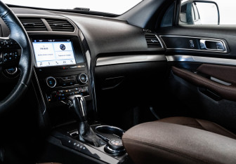 Подержанный автомобиль Ford Explorer 2019 года (18 фото)