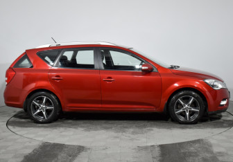 Подержанный автомобиль Kia Ceed Wagon 2011 года (4 фото)