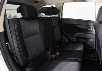 Подержанный автомобиль Mitsubishi Outlander 2019 года (18 фото)