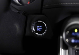 Подержанный автомобиль Toyota Land Cruiser Suv 2011 года (19 фото)