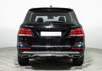 Подержанный автомобиль Mercedes-Benz GLE 2017 года (6 фото)