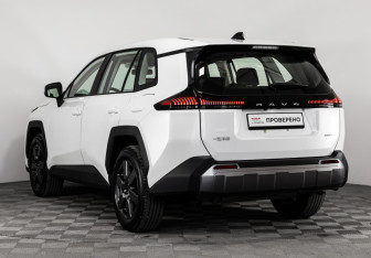 Подержанный автомобиль Toyota RAV4 2026 года (9 фото)
