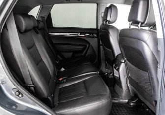 Подержанный автомобиль Kia Sorento 2016 года (22 фото)