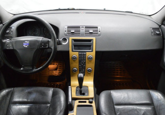 Подержанный автомобиль Volvo S40 2007 года (14 фото)