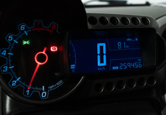 Подержанный автомобиль Chevrolet Aveo Sedan 2014 года (12 фото)