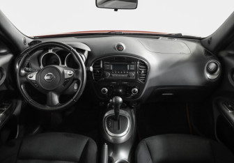 Подержанный автомобиль Nissan Juke 2012 года (10 фото)