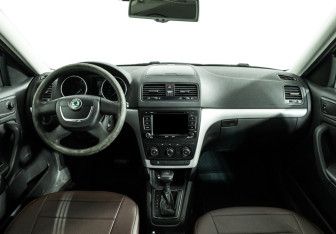 Подержанный автомобиль Skoda Yeti 2012 года (13 фото)