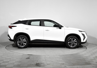 Подержанный автомобиль Omoda C5 2024 года (4 фото)