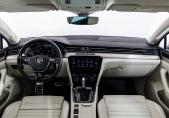 Подержанный автомобиль Volkswagen Passat Wagon 2019 года (11 фото)