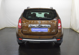 Подержанный автомобиль Renault Duster 2012 года (6 фото)