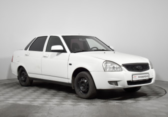 Подержанный автомобиль LADA (ВАЗ) Priora Sedan 2017 года (3 фото)