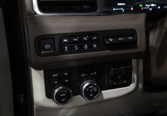 Подержанный автомобиль GMC Yukon 2022 года (29 фото)