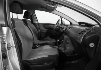Подержанный автомобиль Citroen C4 Hatchback 2011 года (16 фото)