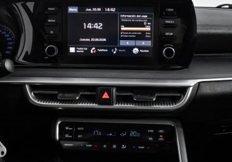 Подержанный автомобиль Kia K5 2020 года (16 фото)