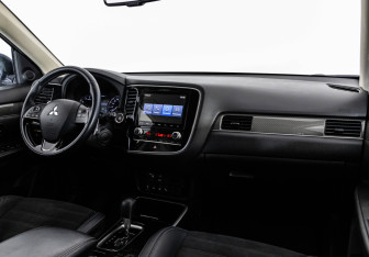 Подержанный автомобиль Mitsubishi Outlander 2021 года (9 фото)