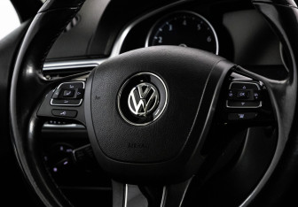 Подержанный автомобиль Volkswagen Touareg 2014 года (12 фото)