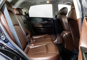 Подержанный автомобиль Infiniti QX50 2013 года (18 фото)