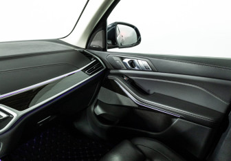 Подержанный автомобиль BMW X7 2020 года (23 фото)