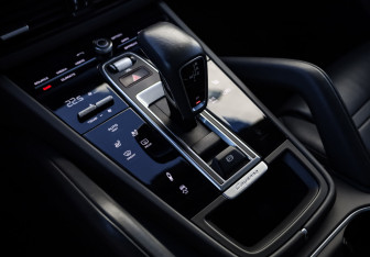 Подержанный автомобиль Porsche Cayenne 2018 года (26 фото)