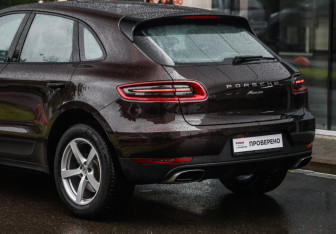 Подержанный автомобиль Porsche Macan 2018 года (12 фото)