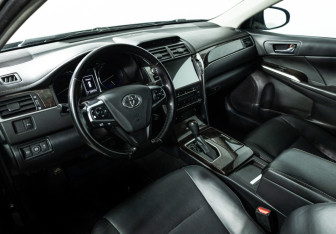 Подержанный автомобиль Toyota Camry Sedan 2018 года (11 фото)
