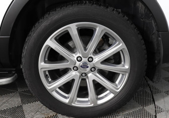 Подержанный автомобиль Ford Explorer 2018 года (17 фото)