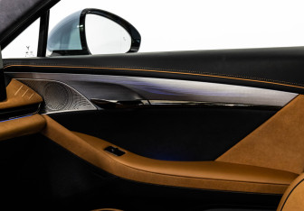 Подержанный автомобиль Voyah Passion 2023 года (18 фото)