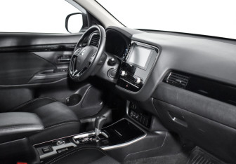Подержанный автомобиль Mitsubishi Outlander 2020 года (13 фото)