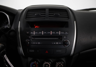 Подержанный автомобиль Mitsubishi ASX 2012 года (13 фото)