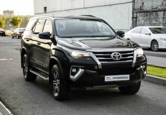 Подержанный автомобиль Toyota Fortuner 2019 года (5 фото)