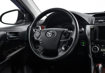 Подержанный автомобиль Toyota Camry Sedan 2014 года (16 фото)