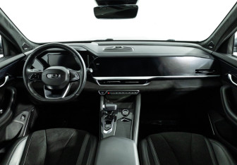 Подержанный автомобиль Geely Monjaro 2024 года (13 фото)